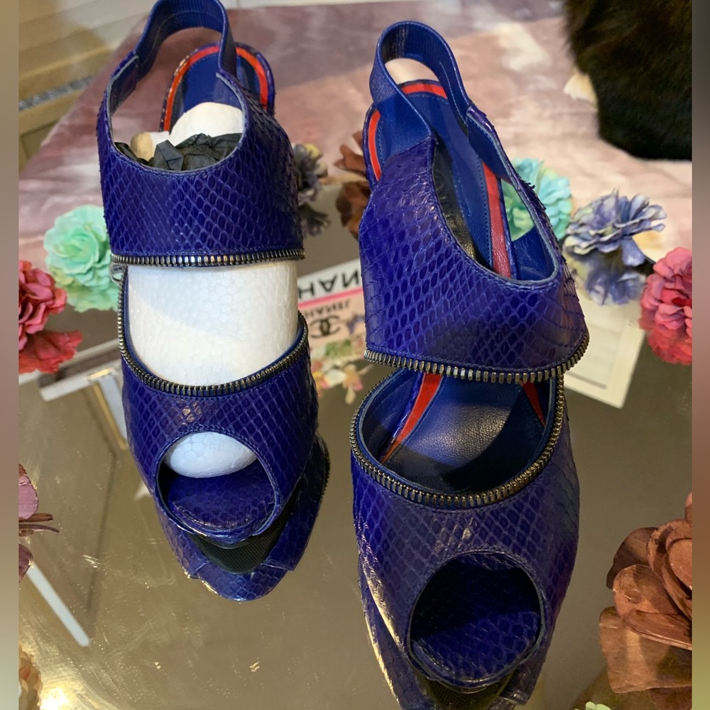 Euc!!Alexander Mcqueen Python Print Sandals. - image 1